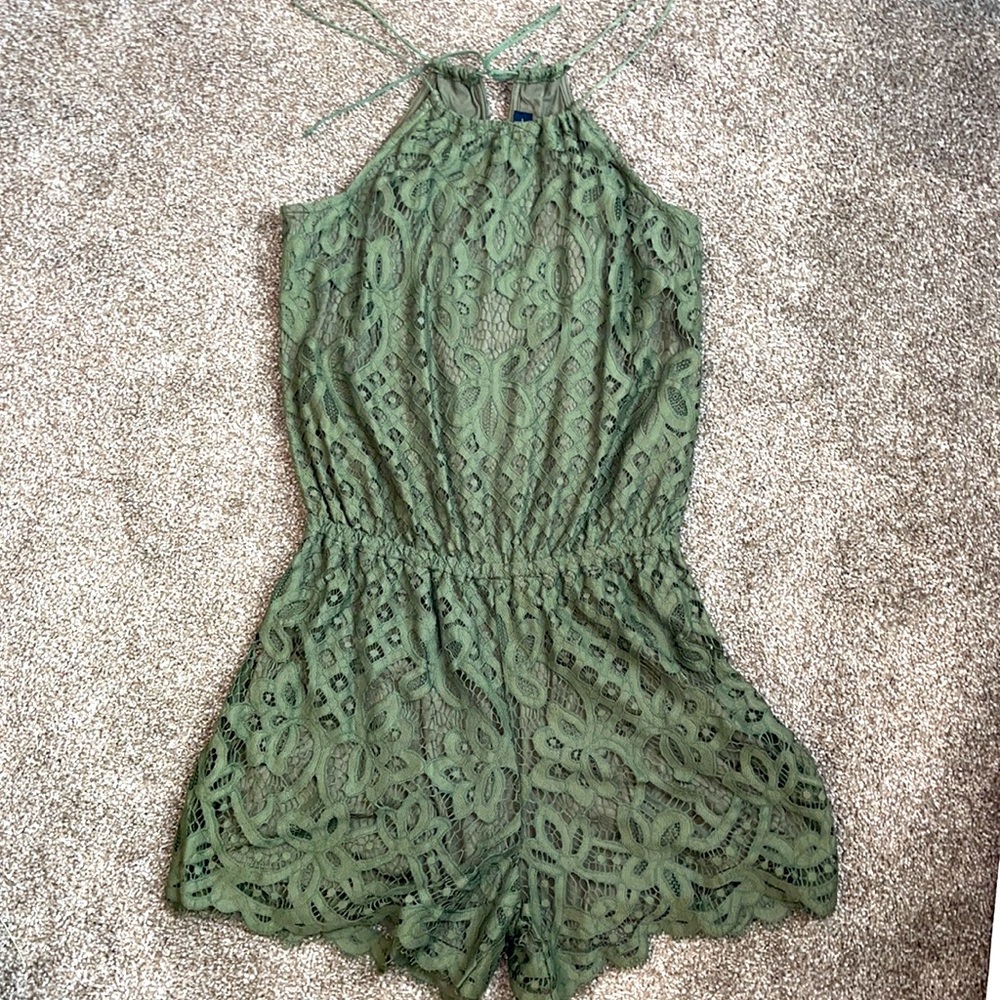 Jessica Simpson olive green romper size Medium